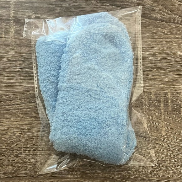 NWOT Blue Fuzzy Socks - Picture 4 of 4